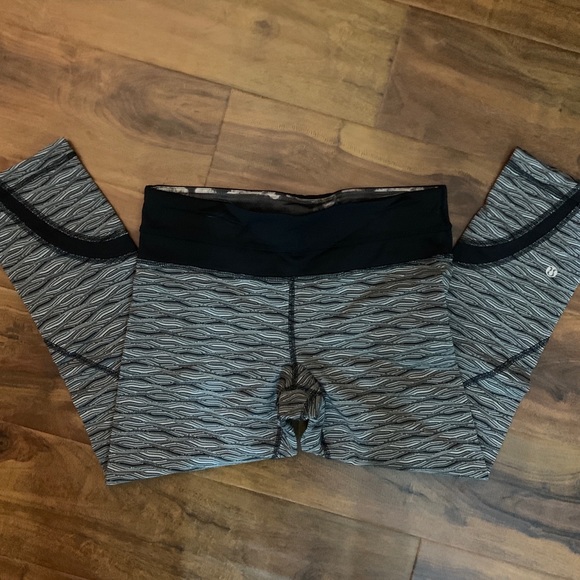 lululemon athletica Pants - Lululemon cropped leggings